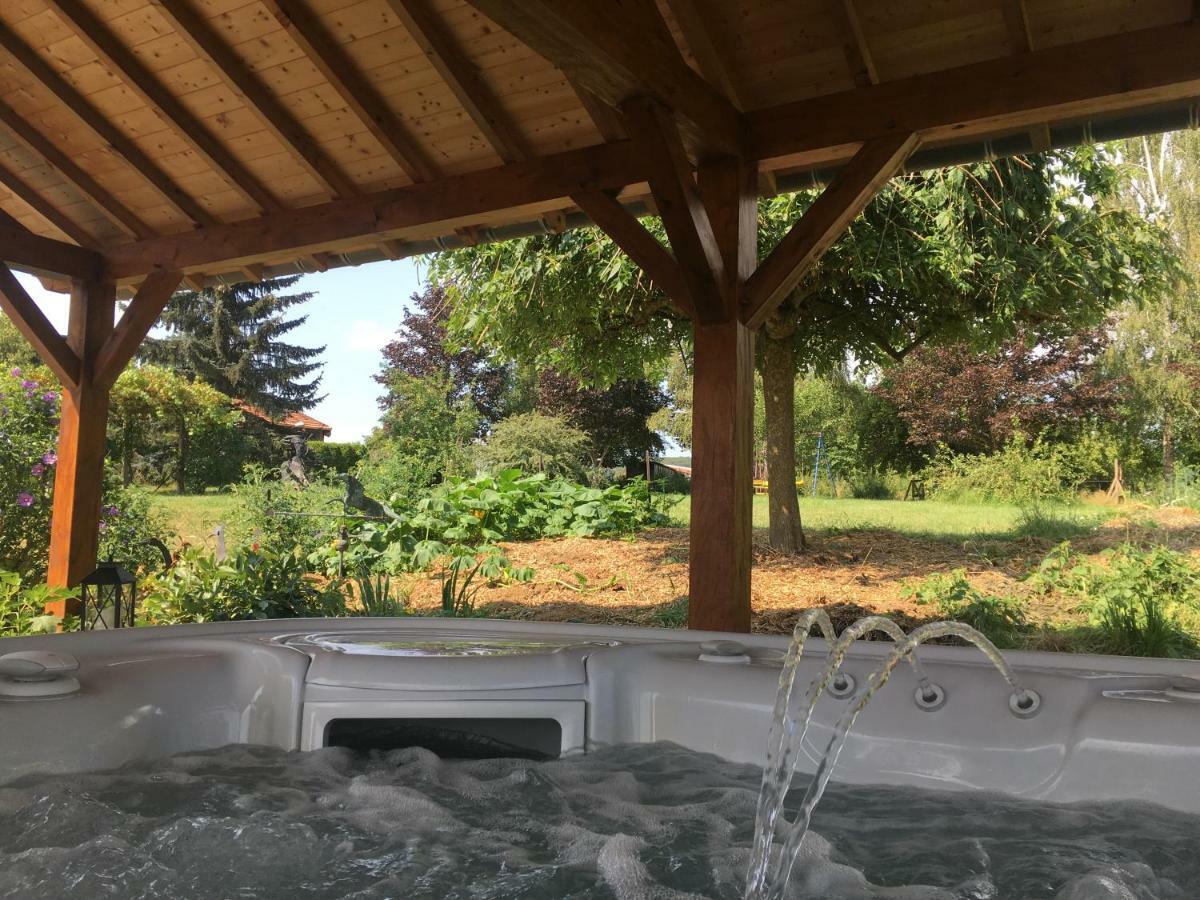 Gite De Solama Avec Spa Balleville Esterno foto
