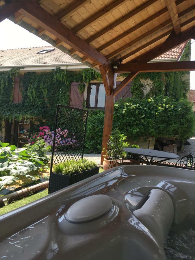 Gite De Solama Avec Spa Balleville Esterno foto